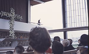 6207-GardenGroveDriveInChurch-Interior