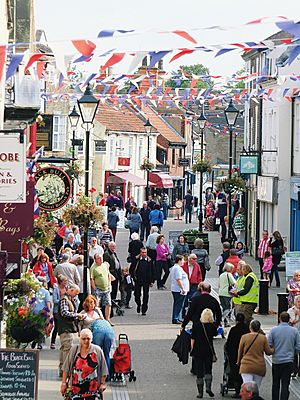 Crowds in Wrawby Street, Brigg