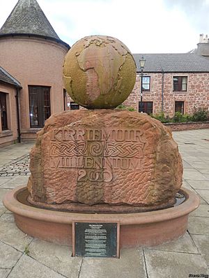 Kirriemuir (2)