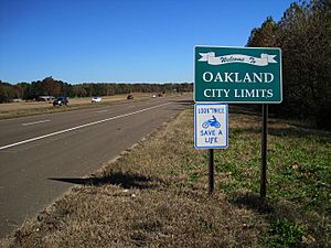 Oakland welcome sign