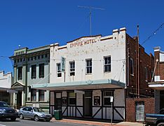 West Wyalong Empire Hotel 001