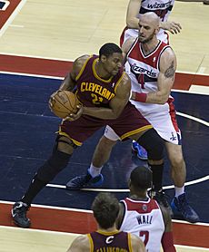 Andrew Bynum Marcin Gortat