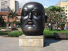 Cabeza-Plaza Botero