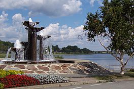 Fountain on Osisko Lake.jpg