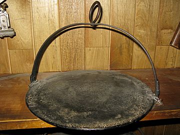 Iron, griddle (AM 1966.118-1)