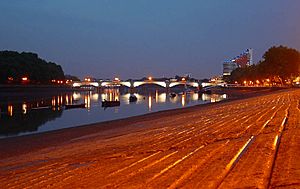 PutneyBridgeAtNight