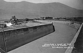 The Dalles-Celilo Canal.jpg