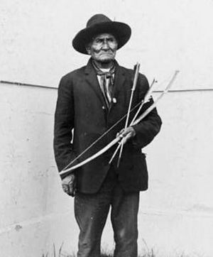 Wrau-geronimo-1904-worlds-fair-cropped