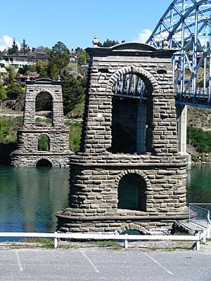 Alexandra Bridge Piers Alexandra, New Zealand 349.jpg