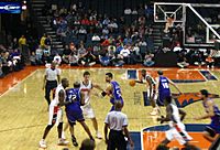 Bonzi Wells guards Gerald Wallace