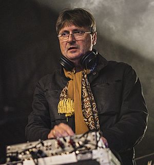 Krankenhaus Simon Armitage (48710400372) (cropped).jpg