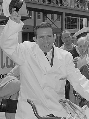 Norman Wisdom (1965).jpg