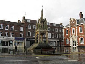 15 Century market cross, Leighton Buzzard - geograph.org.uk - 956627.jpg