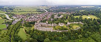 1 castle arundel aerial pano 2017.jpg