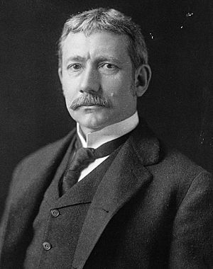 Elihu Root, bw photo portrait, 1902 (cropped).jpg