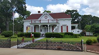 Mathews-Powell House, Queen City, TX.jpg