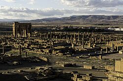 Timgad (15685889550).jpg