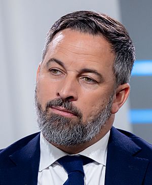 En el Toro TV (Dando Caña) con Santiago Abascal 28·03·2023 - 52777640143 (cropped 2).jpg