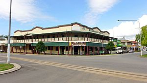 Exchange Hotel, Mossman, 2015.JPG