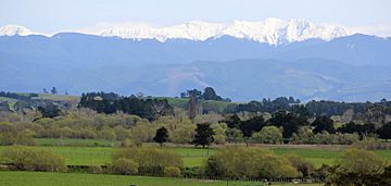 Pasture against snow (15346066851) (cropped).jpg