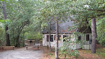 Cabin 1 (6106234268).jpg