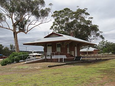 Darkan Railway Station, April 2021 01.jpg