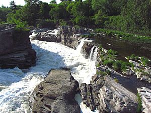 Hog's Back Falls, lower falls