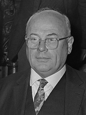 Kurt Mendelssohn (1967).jpg