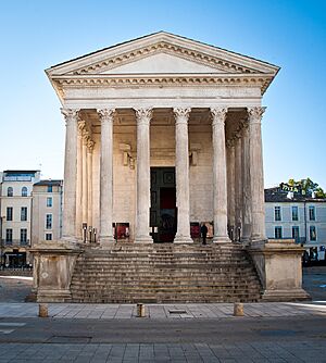 Maison carrée (3)