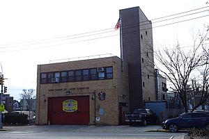 Merrick Bl 111th Rd td (2019-01-13) 02 - FDNY Engine 275 Ladder 133