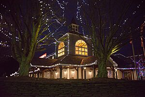 Yankee Candle Store Deerfield MA illuminated