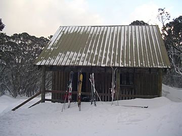 Bluff-spur-hut.jpg