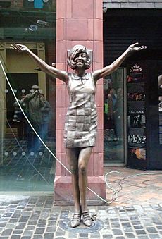 Cilla Black statue, Mathew Street 1