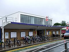 West Ruislip stn building.JPG