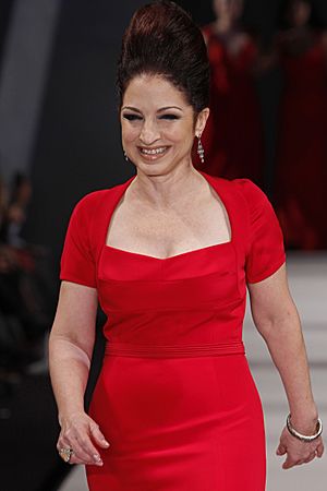 Gloria Estefan in Narciso Rodriguez 01