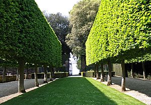 Hidcote Manor Garden 02