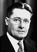 Howard Walter Florey 1945.jpg