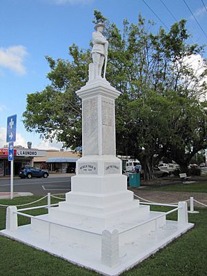 Sarina War Memorial, 2014.jpg