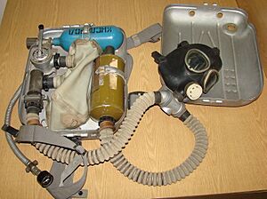 Self-contained gas mask 8