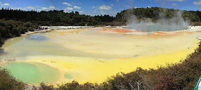 Wai-o-tapu panorama