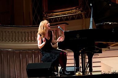 Alicia-Witt Mechanics-Hall 2012 01