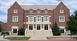 Memorial Hall on Bethel College campus