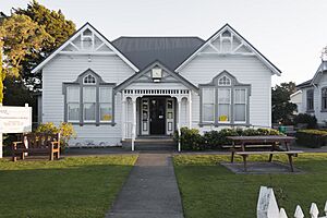 Featherston Library Building (14187991506)