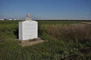 GreeneCountyIA LincolnHighway WestGreeneCountyRuralSegment MossMarker