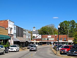 Waynesboro-courthouse-square-tn1