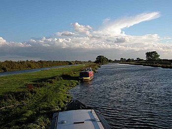 DSCN1566-goba-mooring-after-brownshill-staunch 1200x900.jpg