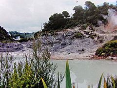 Echo Lake Wai-o-tapu.-