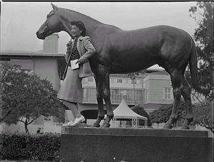 Seabiscuit statue