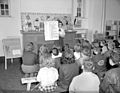 Edmonton Librarian teaching students about the Dewey Decimal System (32848929670)