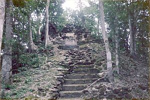 Nakbe, small temple 1.jpg